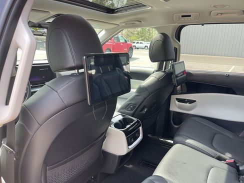Used 2024 Kia Carnival SX Prestige FWD image 22