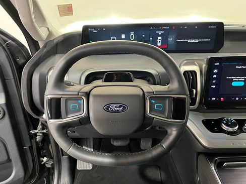 Used 2025 Ford Expedition Active AWD/4WD image 22