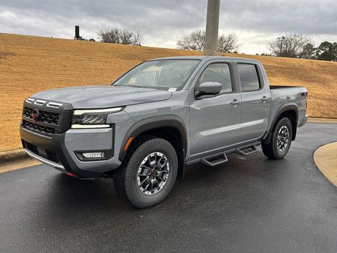 New 2026 Nissan Frontier PRO-4X w/ Pro-4x Convenience Package image 2