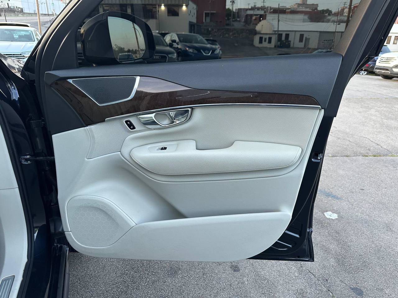 Used 2016 Volvo XC90 T6 Momentum w/ Protection Package Plus AWD/4WD image 20