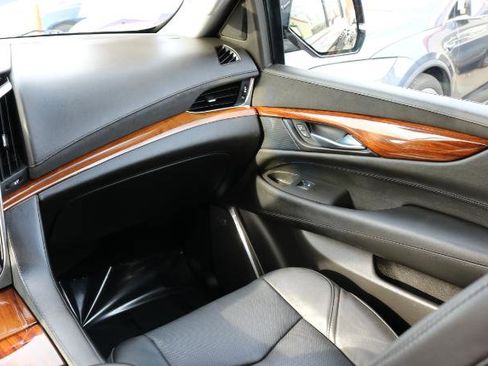 Used 2015 Cadillac Escalade ESV Premium image 22