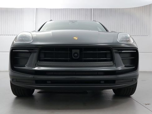 Used 2025 Porsche Macan image 10