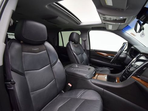 Used 2015 Cadillac Escalade Premium image 18