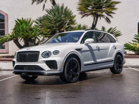 Used 2025 Bentley Bentayga Extended Wheelbase image 36