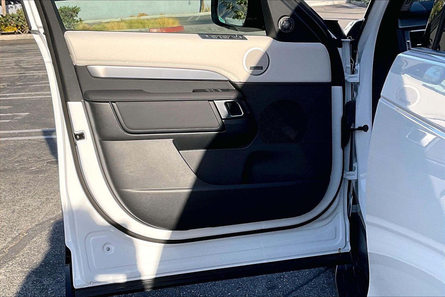 New 2026 Land Rover Discovery Limited Edition AWD/4WD image 14