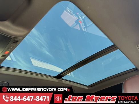 Used 2023 Volkswagen Tiguan SEL R-Line image 28