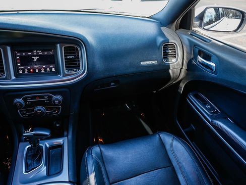 Used 2019 Dodge Charger SXT w/ Leather Interior Group image 15