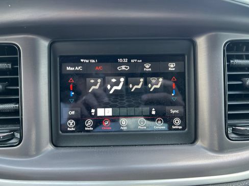 Used 2022 Dodge Charger SXT w/ Blacktop Package RWD image 15