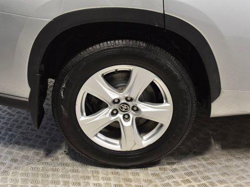 Used 2023 Toyota Highlander LE image 36