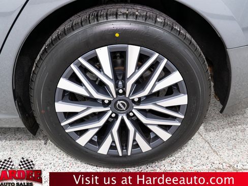 Used 2024 Nissan Altima 2.5 SV FWD image 10