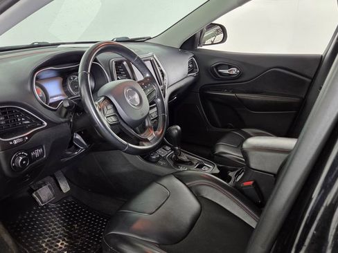 Used 2020 Jeep Cherokee Trailhawk AWD/4WD image 18