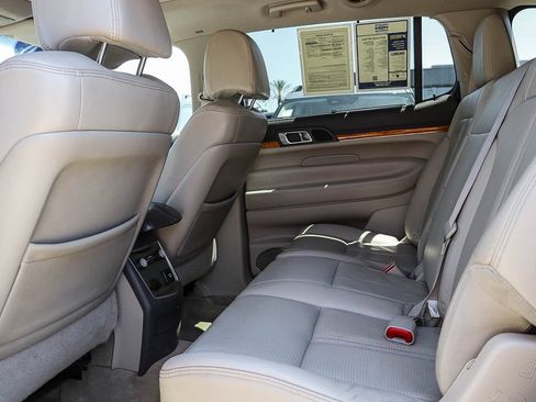 Used 2010 Lincoln MKT 2WD image 23