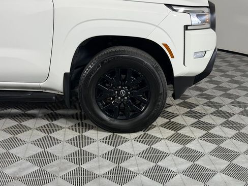 Used 2023 Nissan Frontier SV w/ Midnight Edition Package RWD image 12