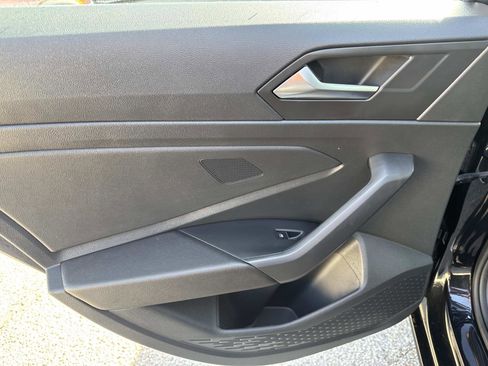 Used 2024 Volkswagen Jetta SE image 9