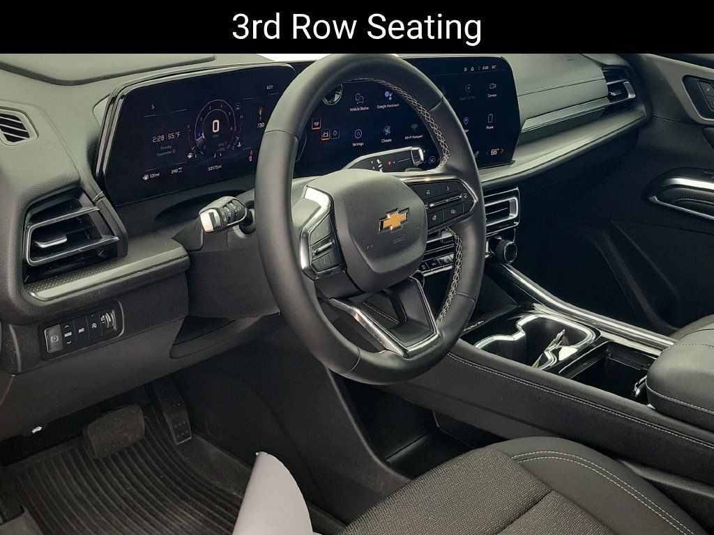 Used 2024 Chevrolet Traverse LT w/ Trailering Package AWD/4WD image 8