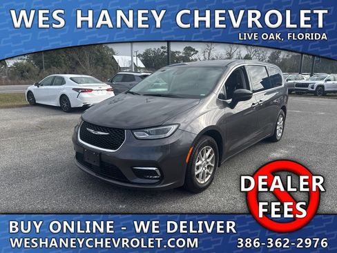 Used 2023 Chrysler Pacifica Touring-L image 1