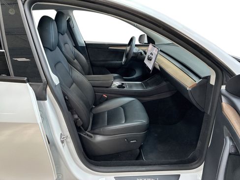 Certified 2023 Tesla Model Y AWD image 26