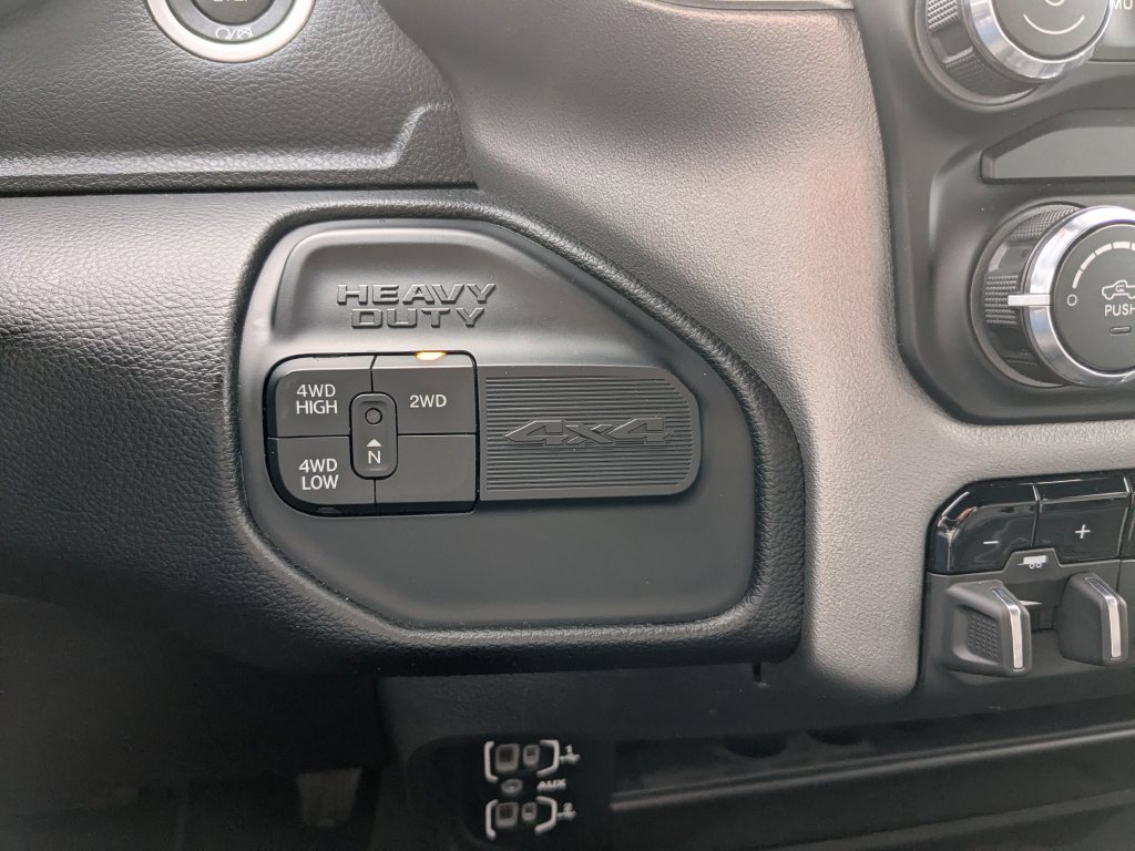 Used 2024 RAM 2500 Big Horn AWD/4WD image 31