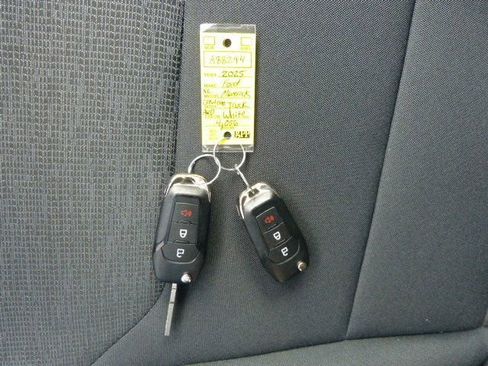 Used 2025 Ford Maverick XL w/ Equipment Group 102A image 40