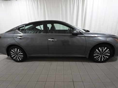 Used 2024 Nissan Altima 2.5 SV w/ SV Premium Package FWD image 14