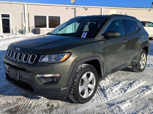 Used 2019 Jeep Compass Latitude image 1