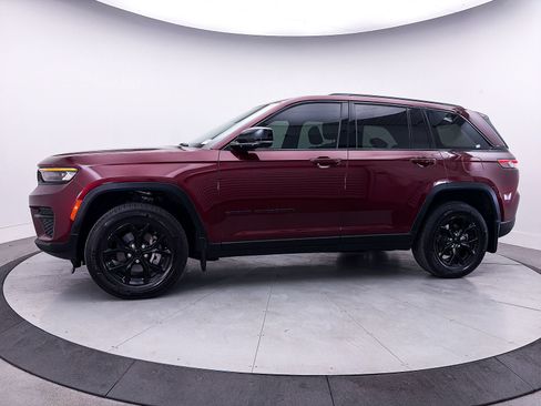Used 2024 Jeep Grand Cherokee Altitude AWD/4WD image 39