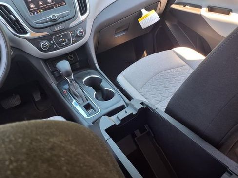Used 2023 Chevrolet Equinox LS w/ LS Convenience Package FWD image 9