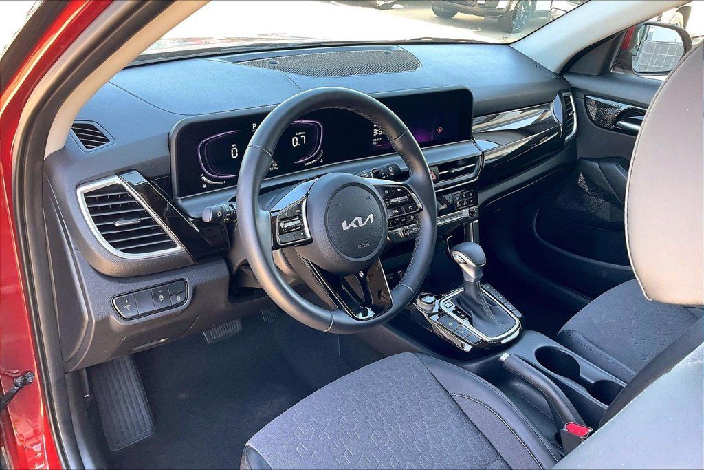 Used 2026 Kia Seltos S AWD/4WD image 14