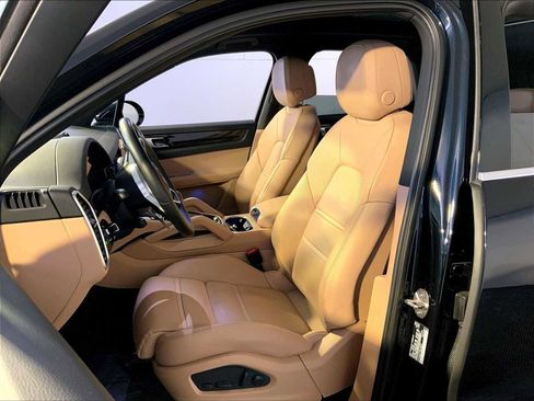 Certified 2023 Porsche Cayenne image 5