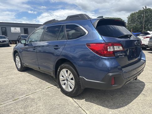 Used 2019 Subaru Outback 2.5i Premium w/ Popular Package #2 AWD/4WD image 3