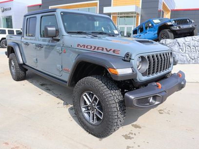 New 2025 Jeep Gladiator Mojave w/ Convenience Group