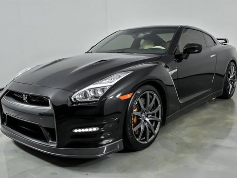 Used 2015 Nissan GT-R Premium AWD/4WD image 5