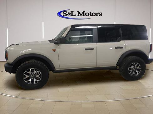 Used 2025 Ford Bronco Badlands AWD/4WD image 3
