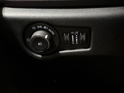 New 2026 Chrysler Pacifica Limited FWD image 19