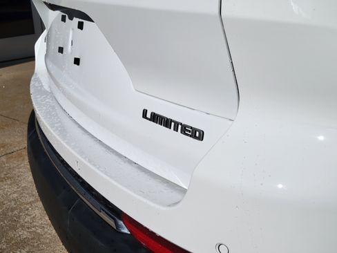 Used 2025 Jeep Grand Cherokee L Limited AWD/4WD image 24