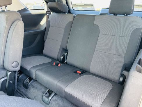 Used 2019 Chevrolet Traverse LT FWD image 26