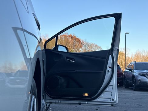 Used 2018 Toyota Prius Prime Plus image 35