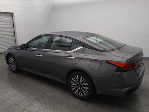 Used 2025 Nissan Altima 2.5 SV FWD image 3