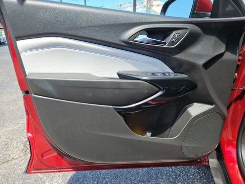 Used 2025 Chevrolet Trax LT w/ LT Convenience Package FWD image 14