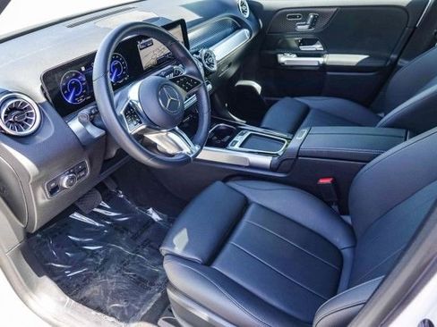 Used 2024 Mercedes-Benz EQB 300 4MATIC image 17