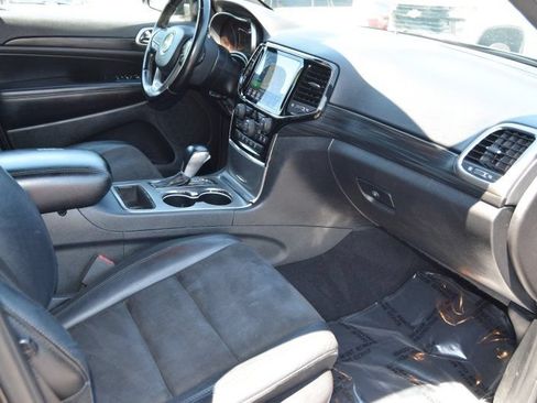 Used 2020 Jeep Grand Cherokee Laredo AWD/4WD image 31