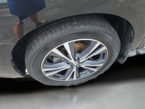 Used 2018 Nissan Pathfinder Platinum AWD/4WD image 33