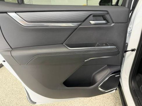 Used 2026 GMC Acadia Elevation w/ Elevation Premium Package FWD image 27