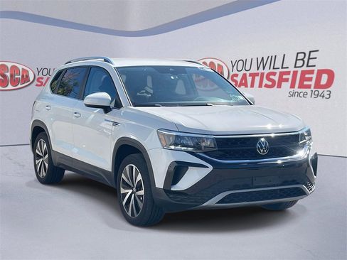 Used 2023 Volkswagen Taos SE image 1