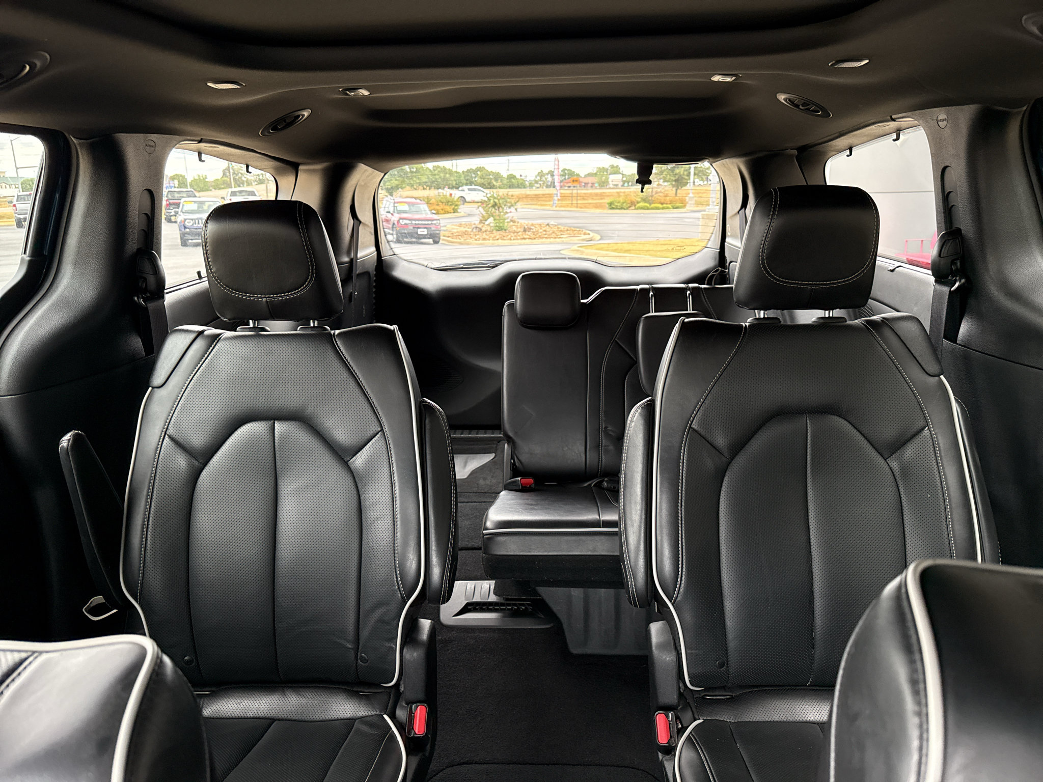 Used 2025 Chrysler Pacifica Limited FWD image 23