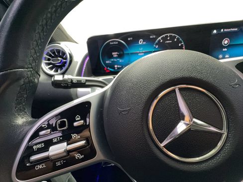 Used 2022 Mercedes-Benz GLB 250 image 41