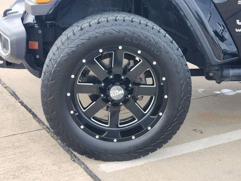 Used 2020 Jeep Wrangler Unlimited Sahara image 11