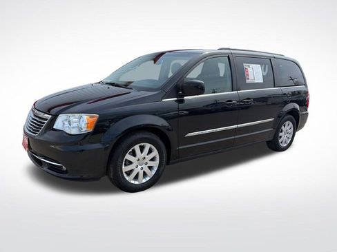 Used 2016 Chrysler Town & Country Touring FWD image 1