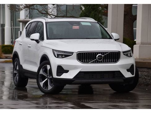 Certified 2025 Volvo XC40 B5 Core w/ Protection Package Premier image 1