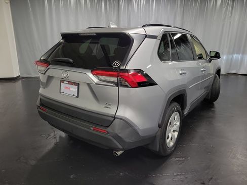Used 2019 Toyota RAV4 LE w/ Carpet Mat Package AWD/4WD image 8